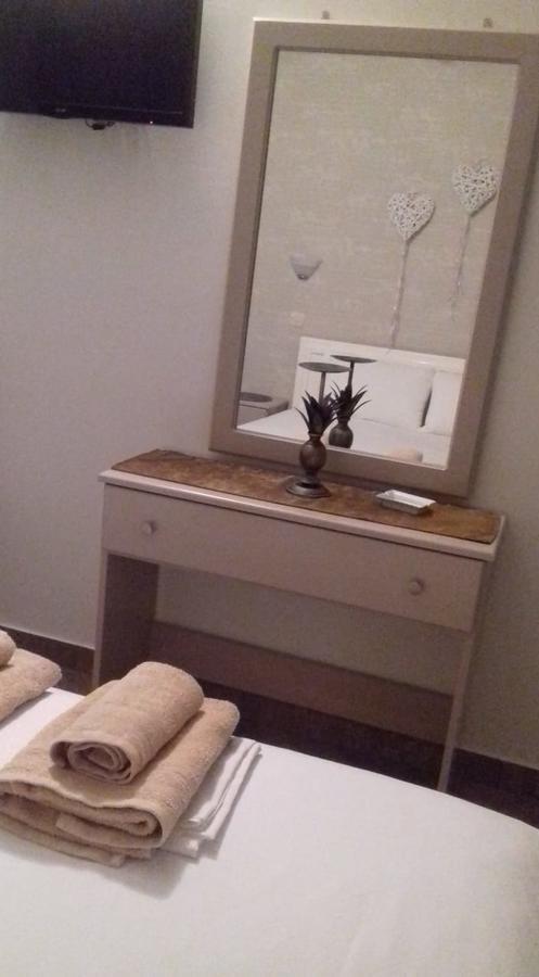 Maltezos Rooms Méthana Extérieur photo